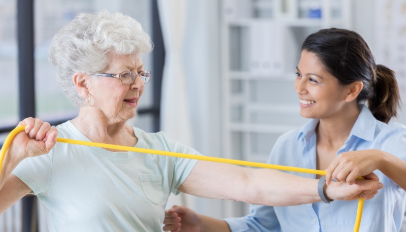 A physical therapist helps a woman with short-term rehabilitation.